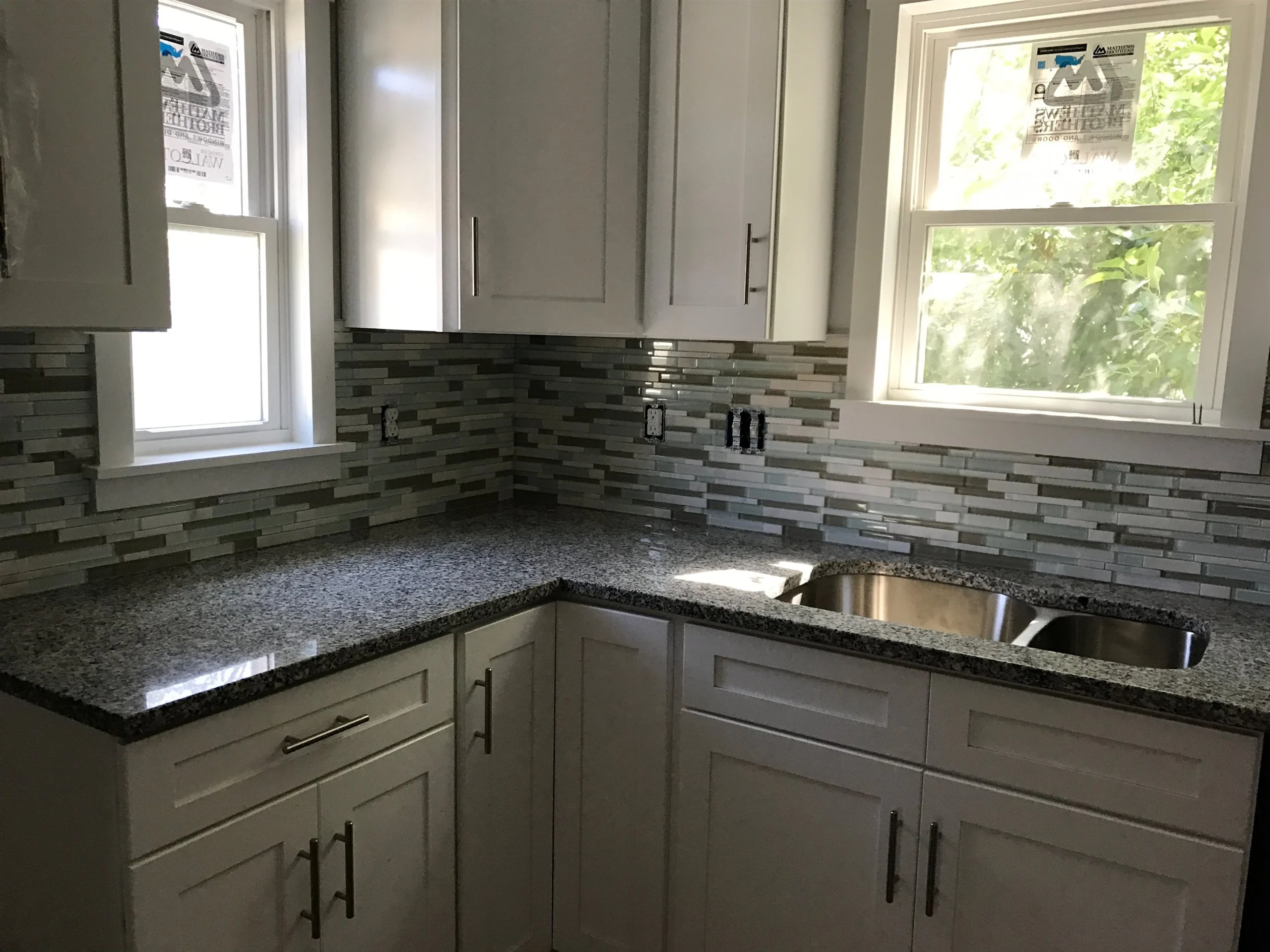Kitchen tile backsplash